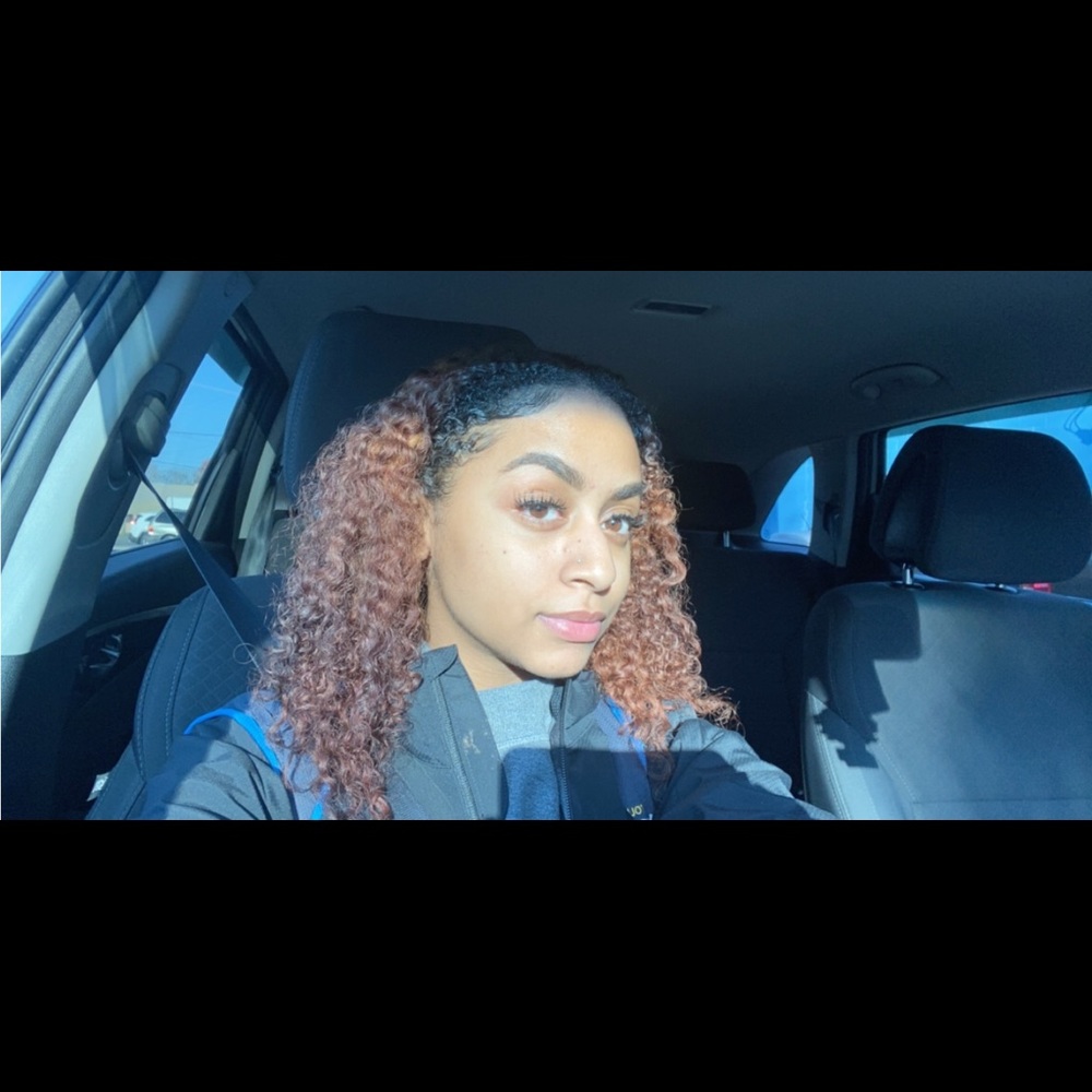 Meet your Posher, Mona